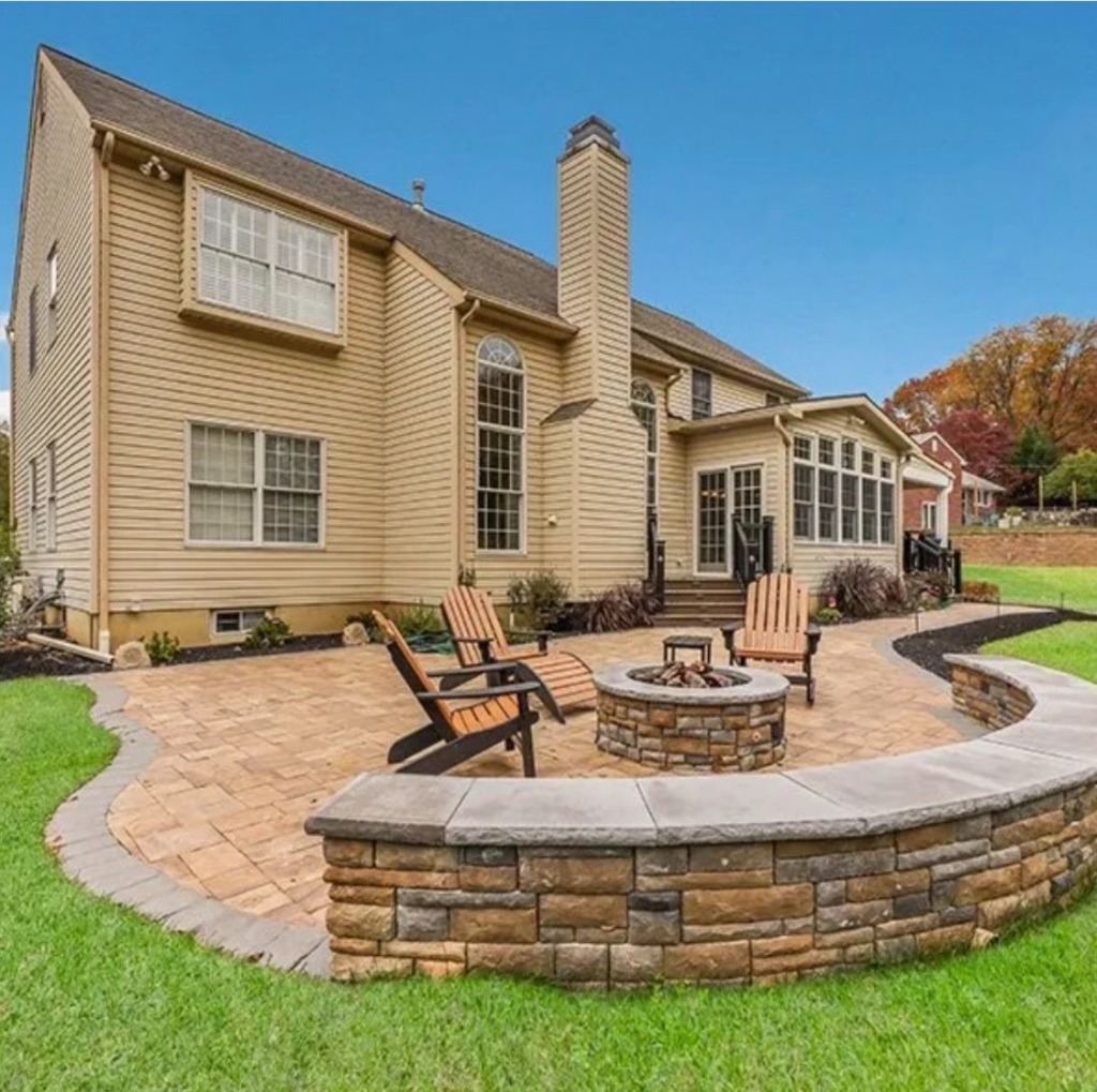 Professional lawn and garden maintenance in Newtown PA